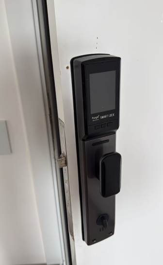 Fechadura smart lock instalada